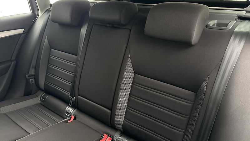 Škoda Octavia 1.6 TDI Ambition Combi - fotka 16 z 24