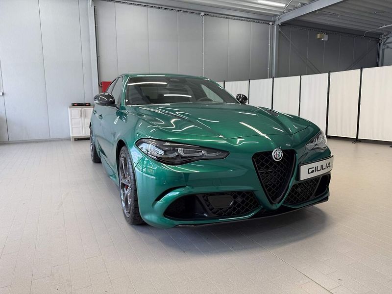Alfa Romeo Giulia (2025) Quadrifoglio 2.9 V6 BiTurbo 52 - fotka 6 z 21