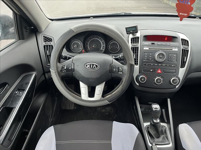 Kia Ceed 1,6 CRDi 16V KLIMA ALU SERVIS - fotka 13 z 29