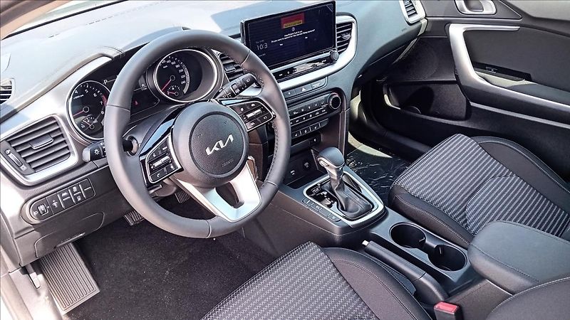 Kia Ceed 1,5 SW T-GDi 7DCT SPIN - fotka 8 z 13