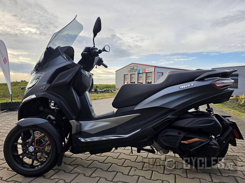 Piaggio MP3 530 Exclusive (2024) - fotka 11 z 20