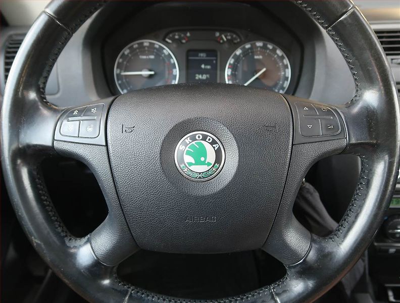 Škoda Octavia (2008) 1.9 TDI, po STK, dobrý stav - fotka 15 z 16