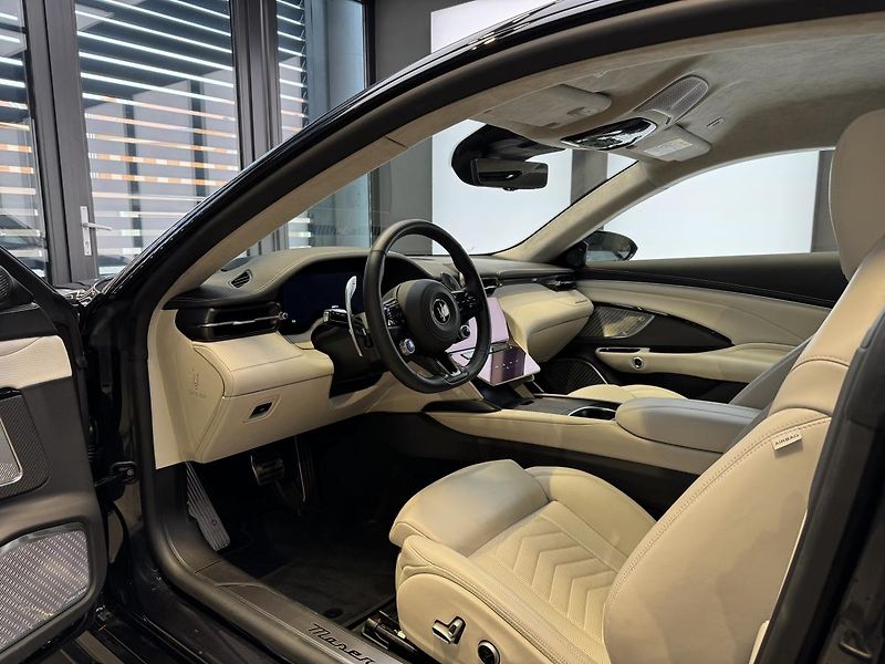 Maserati GranTurismo (2023) Trofeo 550 HP - fotka 9 z 18