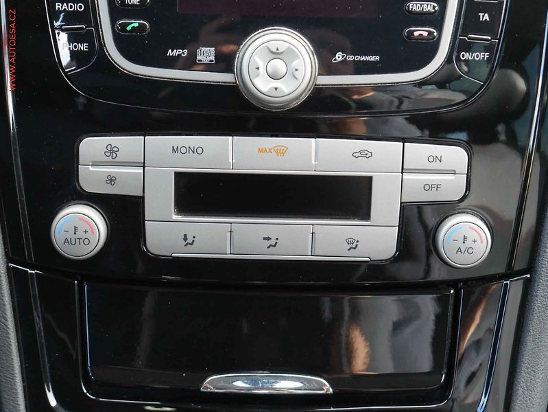 Ford Mondeo (2010) 2.2TDCI, autoAC - fotka 12 z 15