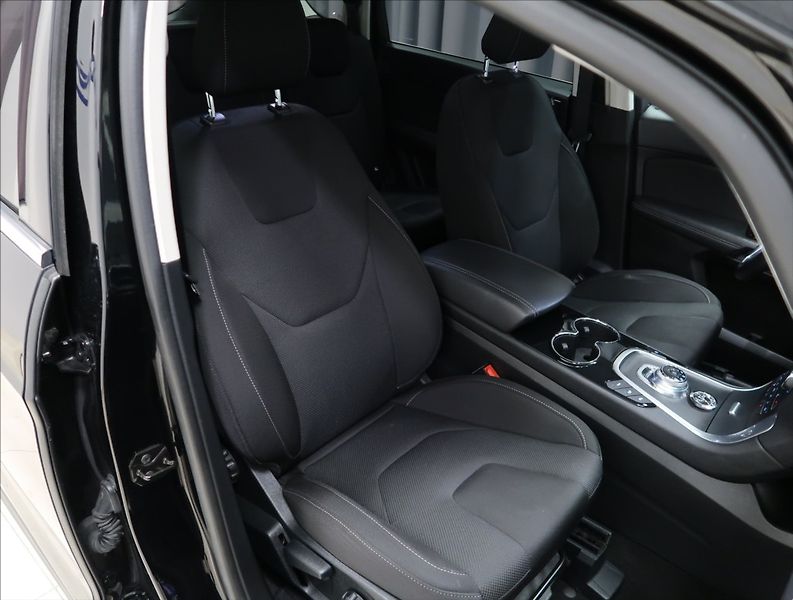 Ford S-MAX 2,0 EcoBlue NAVI KAMERA VÝHŘEV - fotka 44 z 46