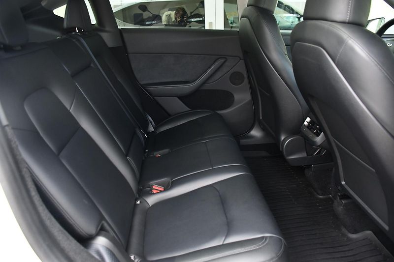 Tesla Model Y LONG RANGE DUAL REZERVACE - fotka 20 z 38