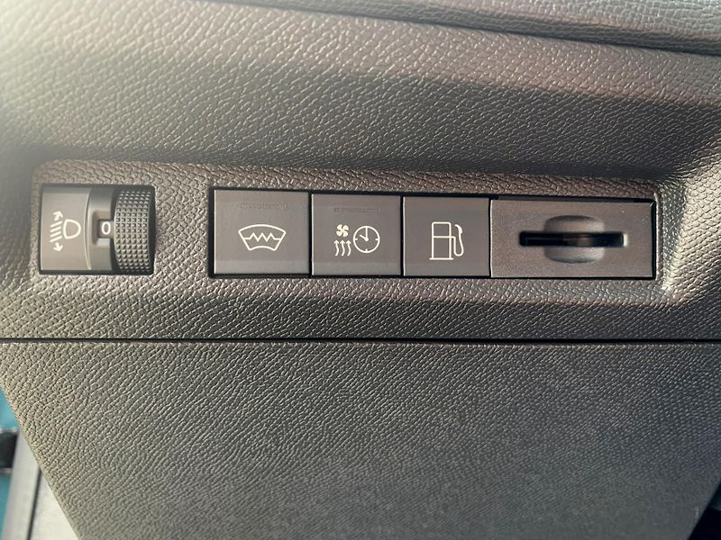 Peugeot 308 SW e-ALLURE PACK PHEV 1.6 AT8 - fotka 20 z 31
