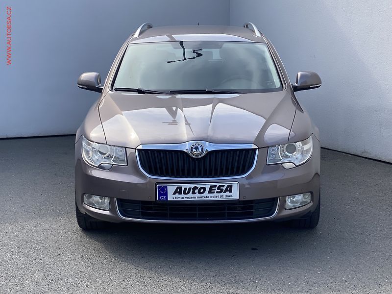Škoda Superb (2010) 2.0 TDI, DSG, xenon, AC - fotka 2 z 16