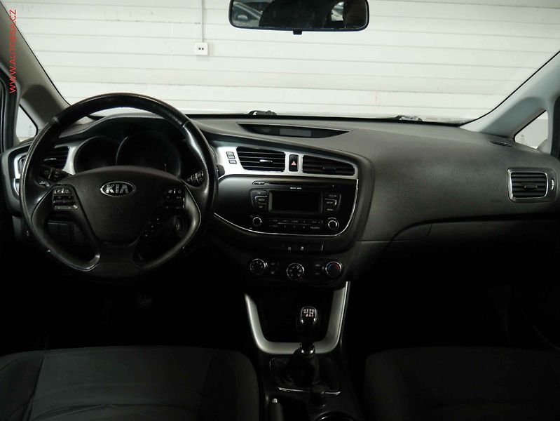 Kia Ceed (2014) 1.4 CVVT, ČR, AC, temp - fotka 8 z 18