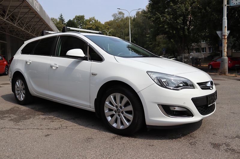 Opel Astra Opel Astra J Sports Tourer 1.7 - fotka 9 z 54
