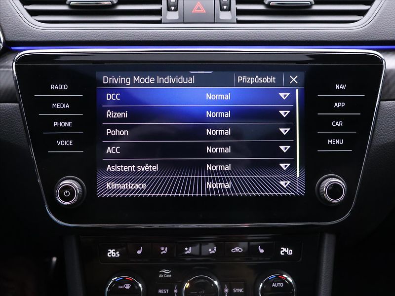 Škoda Superb 2,0 TDI 110kW SportLine Combi - fotka 24 z 38