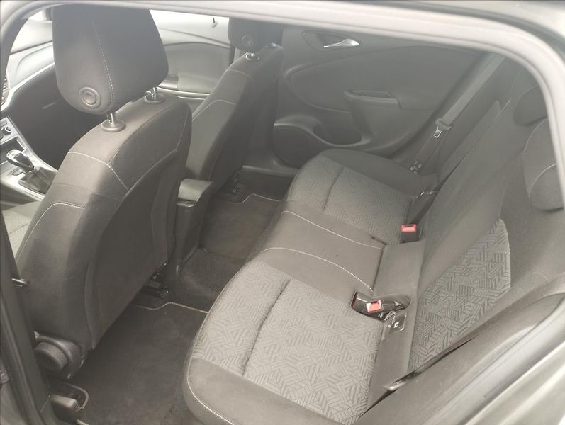 Opel Astra 1,4 T 110KW - fotka 10 z 17