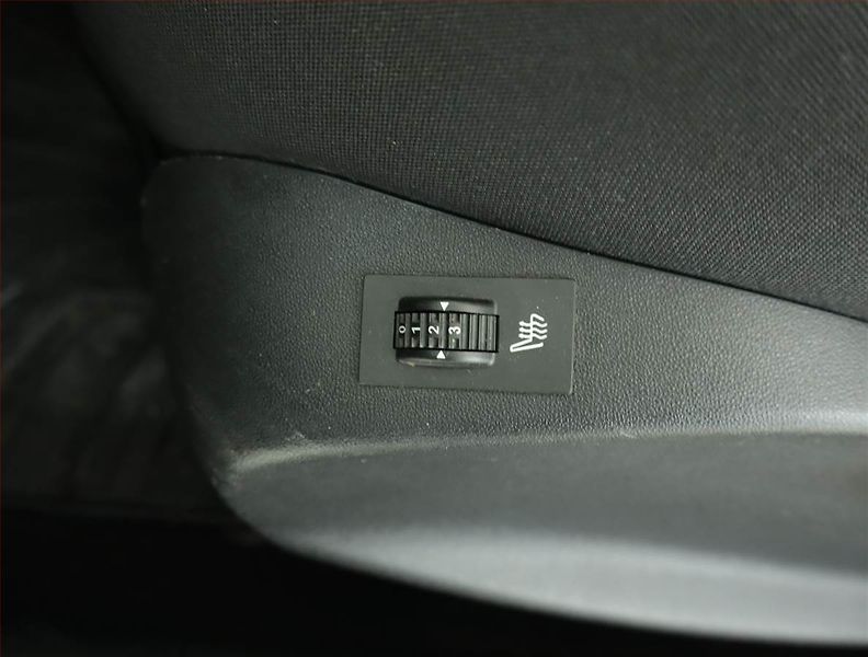 Peugeot 2008 (2018) 1.2 PureTech, Serv.kniha - fotka 14 z 16