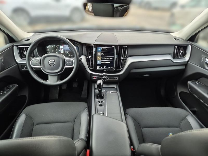 Volvo XC60 2,0 D3 MOMENTUM+ MAN - fotka 9 z 18