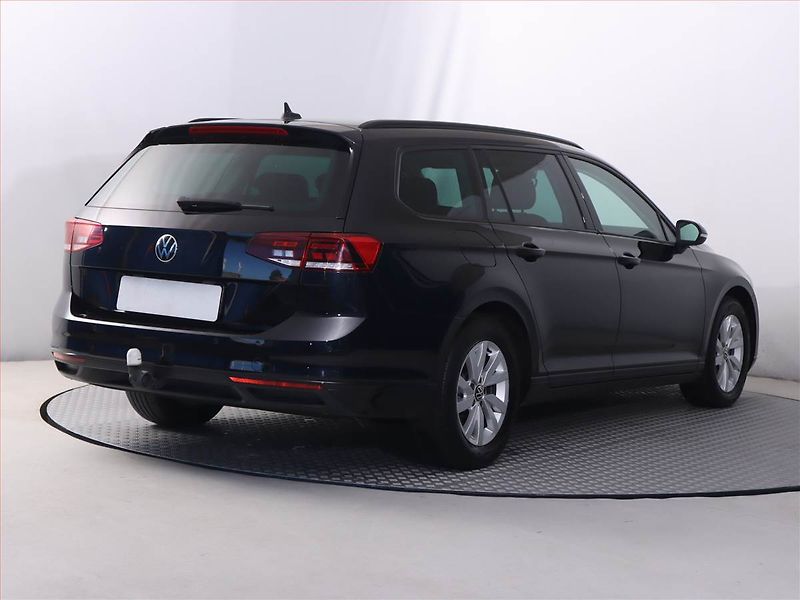 Volkswagen Passat (2022) Business 2.0 TDI - fotka 5 z 24
