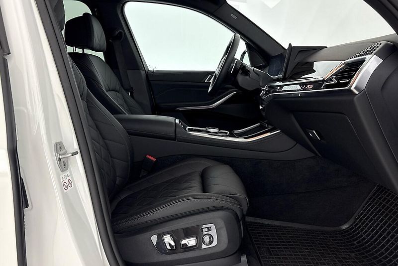 BMW X5 xDrive30d - fotka 13 z 24