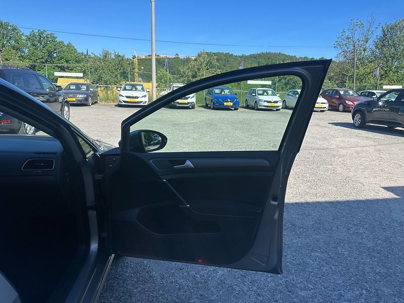 Volkswagen Golf 1.0TSi 85kW/1MAJ/Serv.knih/TOP - fotka 21 z 39