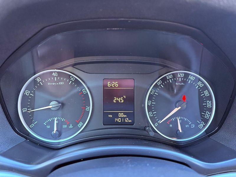 Škoda Octavia 1.6 MPi Ambiente, ČR - fotka 16 z 20