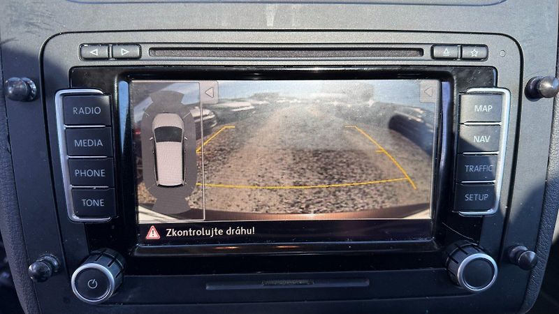 Volkswagen Touran (2011) 1.6TDi 77kW REZERVOVANO - fotka 15 z 23
