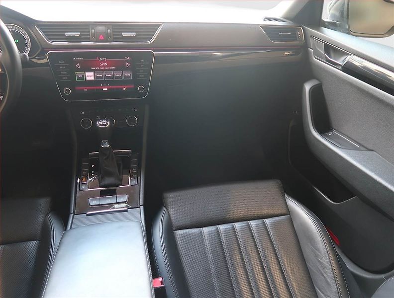 Škoda Superb (2018) Laurin&Klement 2.0 TSI, 4X4 - fotka 8 z 14