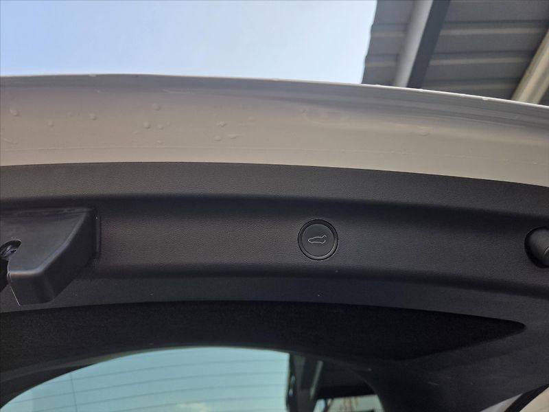Tesla Model Y 0,0 LFP Ryzen SoH92% Tažné Enh - fotka 13 z 21