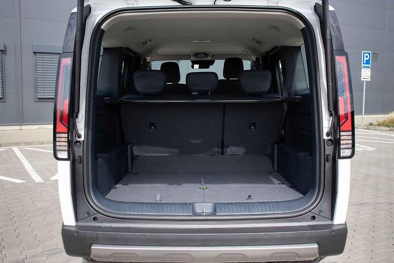 Dodávku Kia PV5 Passenger testoval pro TipCars Matěj Myška.