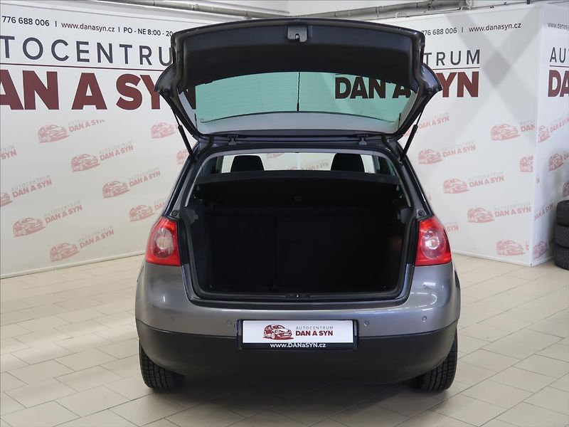 Volkswagen Golf 1,4 i Tour JEN 83500 KM! - fotka 7 z 33