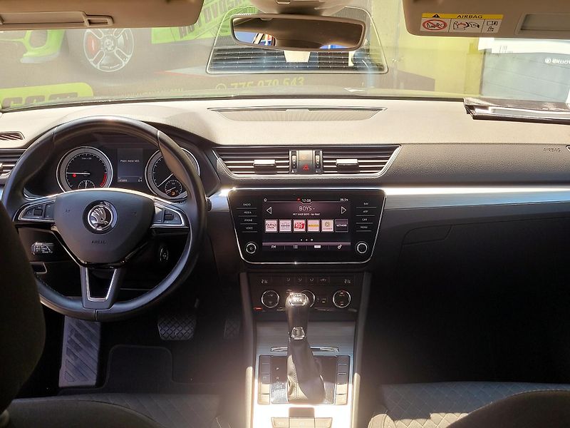 Škoda Superb TDi DSG 4x4 190k *CEBIA*       - fotka 35 z 49