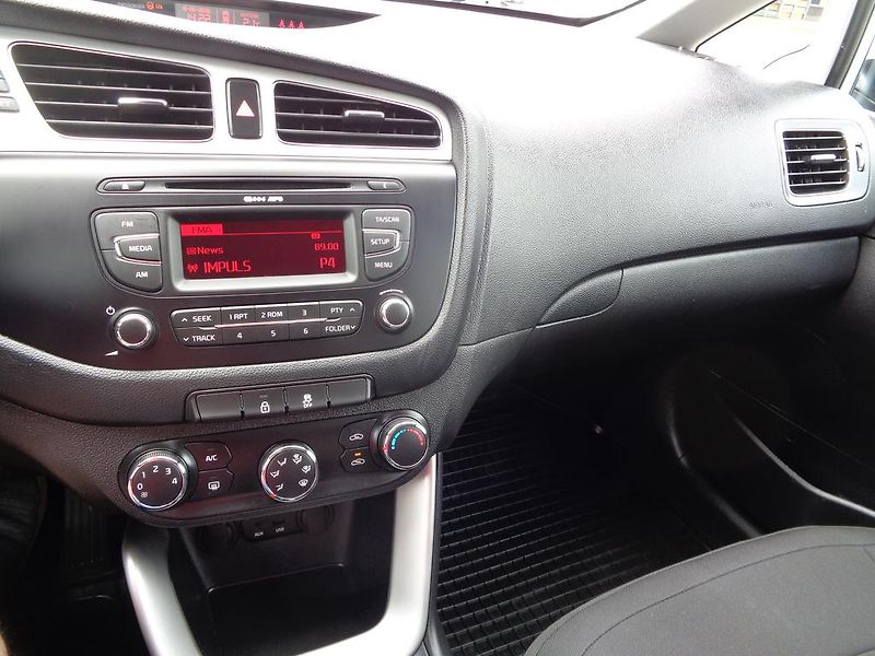 Kia Ceed (2015) 1.4  CVVT,KOUPENO ČR,1.MAJITEL - fotka 12 z 12