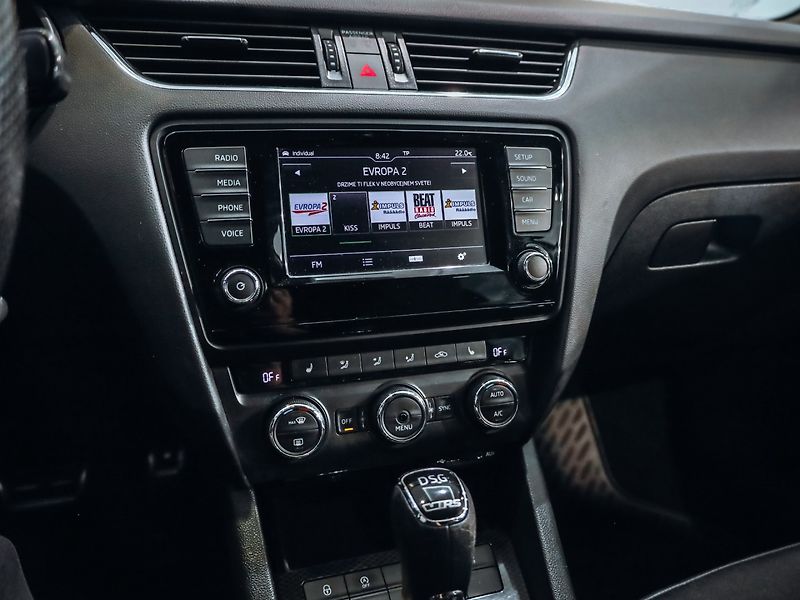 Škoda Octavia 2.0 TDi RS DSG - fotka 19 z 32