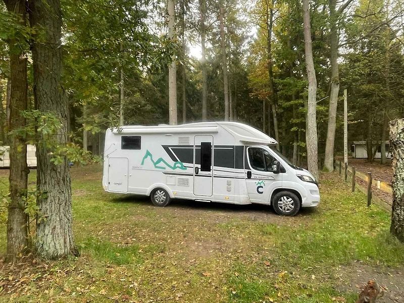 Komplex Prora lemuje překrásná a liduprázdná pláž.