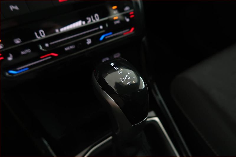 Volkswagen T-Cross (2024) 1.0 TSI - fotka 13 z 18