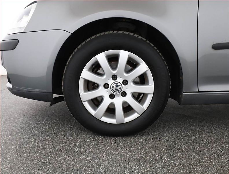 Volkswagen Golf (2005) 1.6, nová STK, v dobrém stavu - fotka 12 z 12