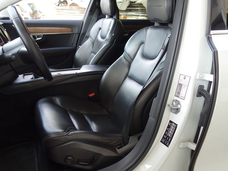 Volvo V90 (2017) 2.0D4 140kW INSCRIPTION -1.MAJ - fotka 22 z 47