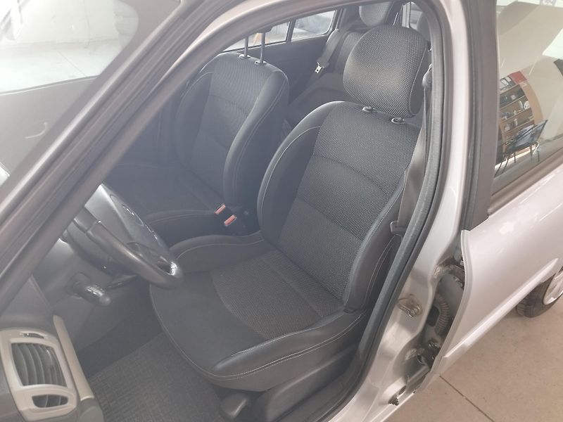Renault Clio (2009) 1,2i,55kw,KLIMA,SERVISKA - fotka 13 z 21