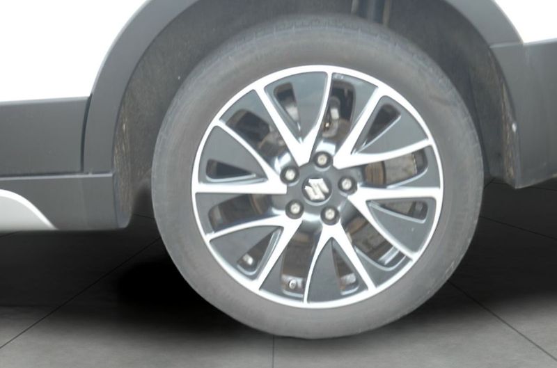 Suzuki SX4 S-Cross Comfort+ 4x4 Navigace Panorama - fotka 8 z 15