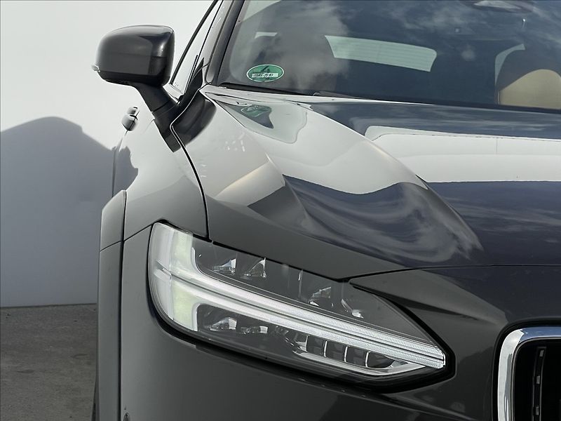 Volvo V90 2,0 B4 AWD Cross Country Plus - fotka 19 z 21