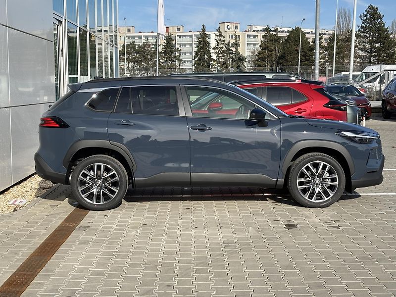 Toyota Corolla Cross (2026) NEW STYLE 1,8 HEV  - fotka 13 z 14