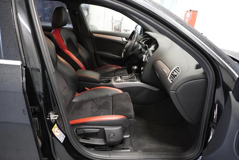 Audi A4 2.0 TFSI 162kW QUATTRO S-LINE - fotka 25 z 27