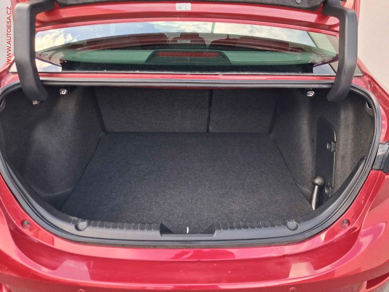 Mazda 3 (2017) 2.0 i, 1.maj, AC, TZ, navi - fotka 7 z 19