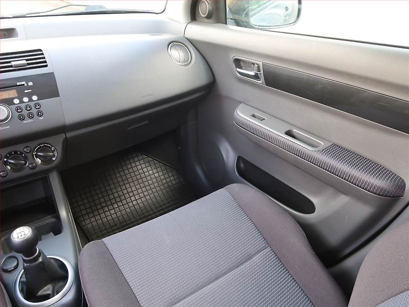 Suzuki Swift (2010) 1.3, 4X4, Serv.kniha - fotka 8 z 17