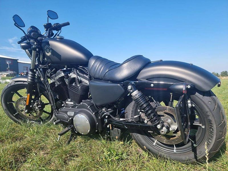 Harley-Davidson XL 883N Sportster Iron (2021) - fotka 11 z 17