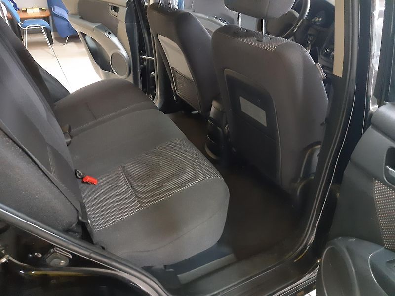 Kia Sportage 2.0 i 4x4 - fotka 17 z 18