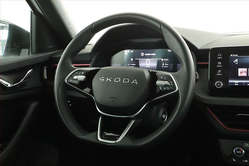 Škoda Kamiq (2025) 1.0 TSI, MONTE CARLO, KEYLESS - fotka 8 z 15