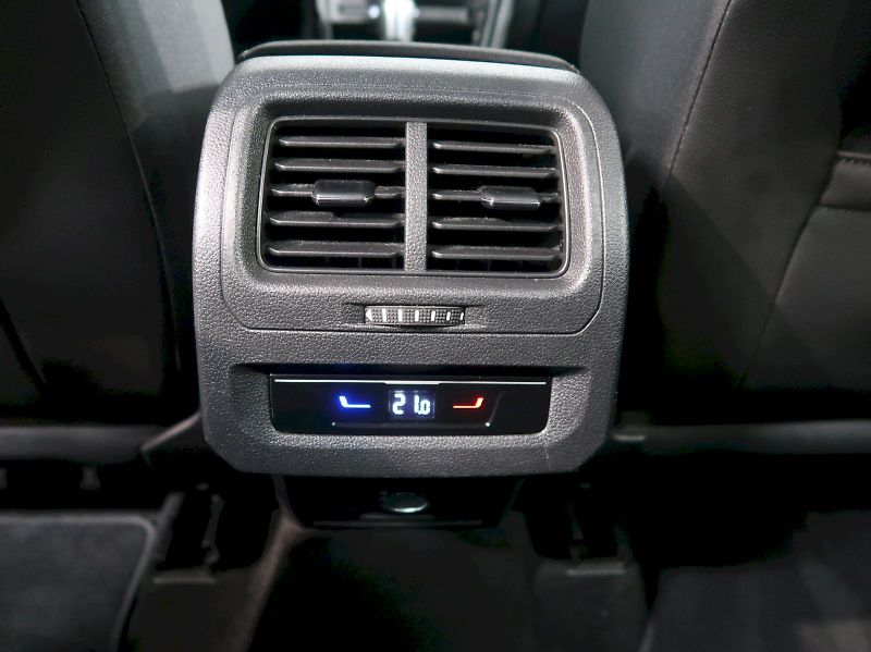 Volkswagen Touran (2023) HIGHLINE 2.0TDI 110KW DSG - fotka 35 z 37