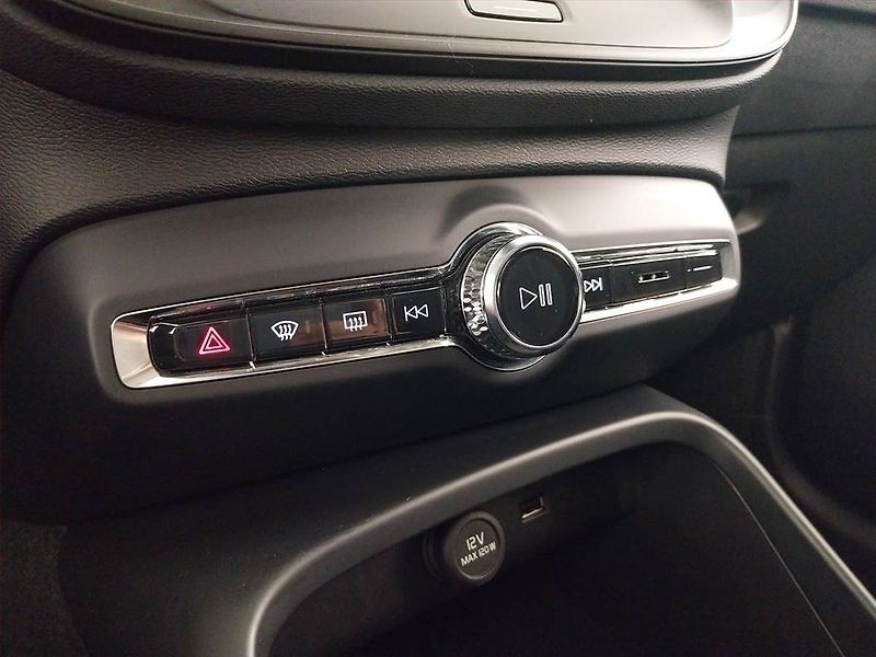 Volvo XC40 (2024) T2 - fotka 19 z 21