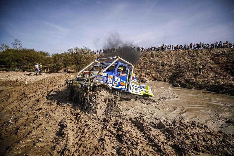 Truck Trial je soutěž nákladních vozidel na náročných terénních tratích.