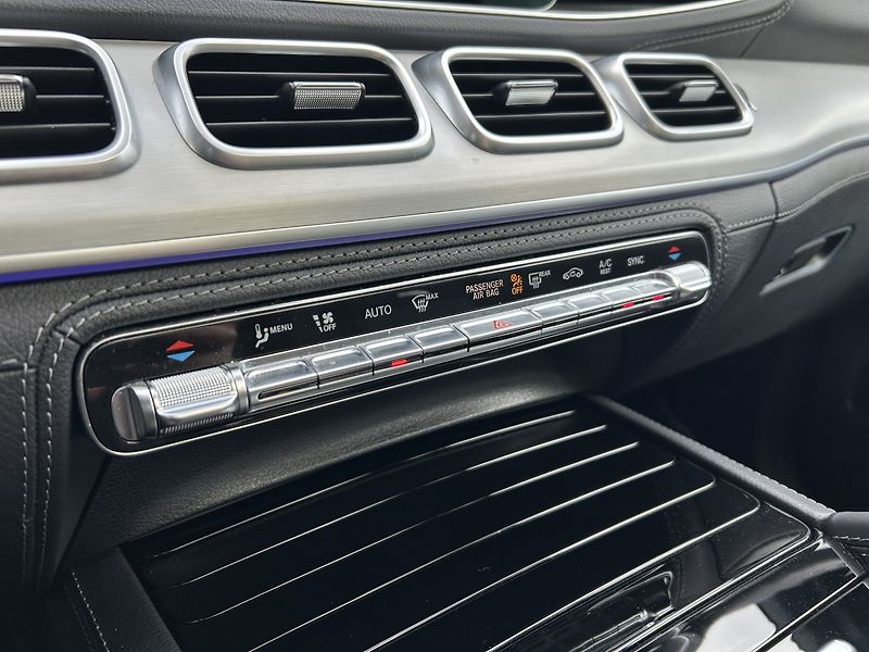 Mercedes-Benz GLE 53 AMG 4MATIC+ AIRMATIC - fotka 25 z 30