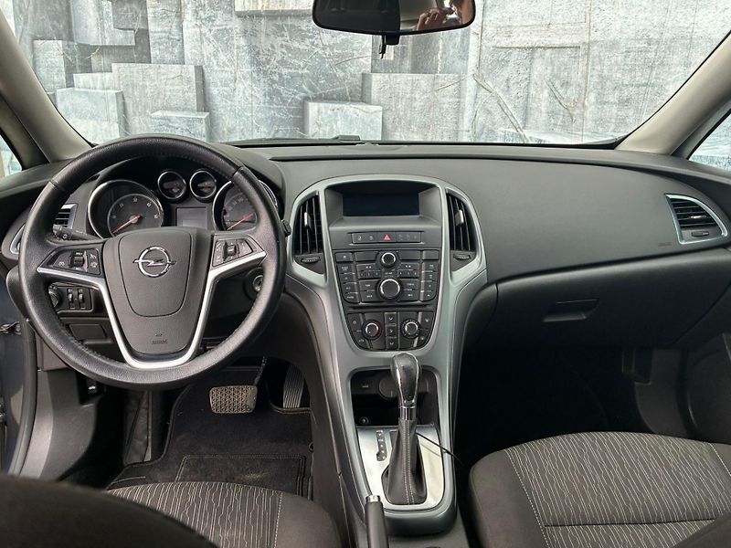 Opel Astra (2013) 2.0DCTi, 121KW, AUTOMAT - fotka 11 z 23
