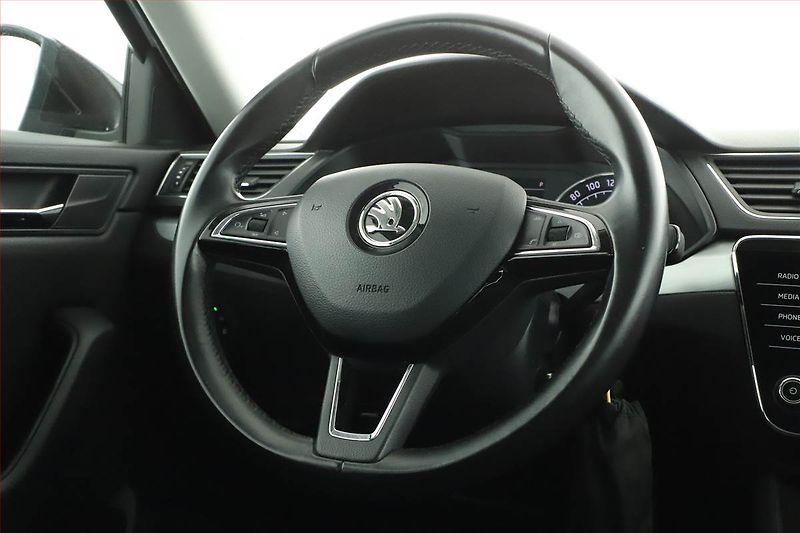 Škoda Superb (2018) 2.0 TDI, Automat, Xenony - fotka 8 z 20